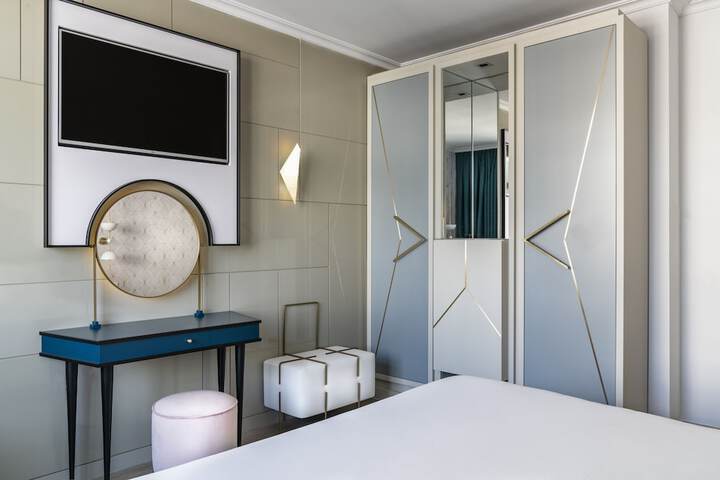Room 10 of 61