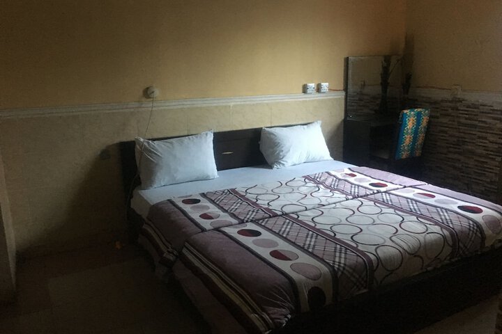 Room 10 of 37