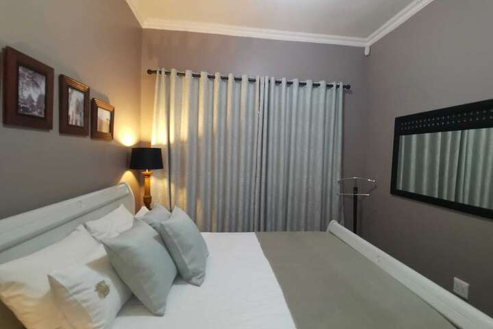Room 2 of 32