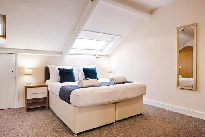 Room 2 of 17