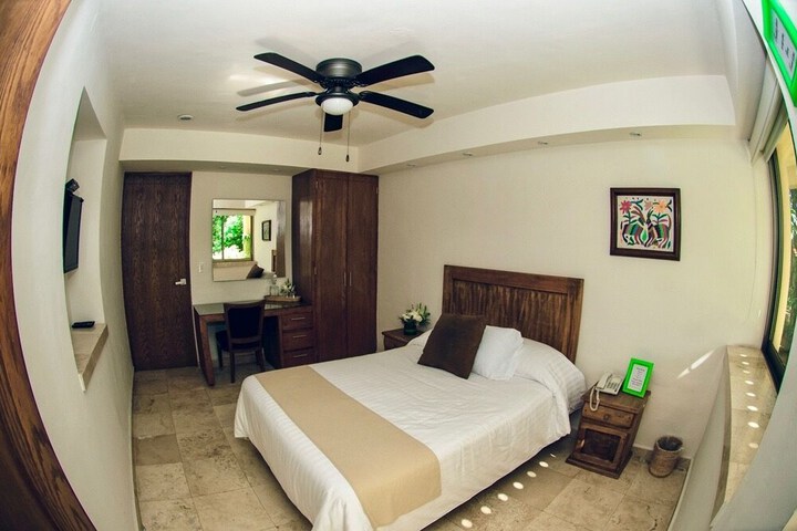 Room 8 of 53