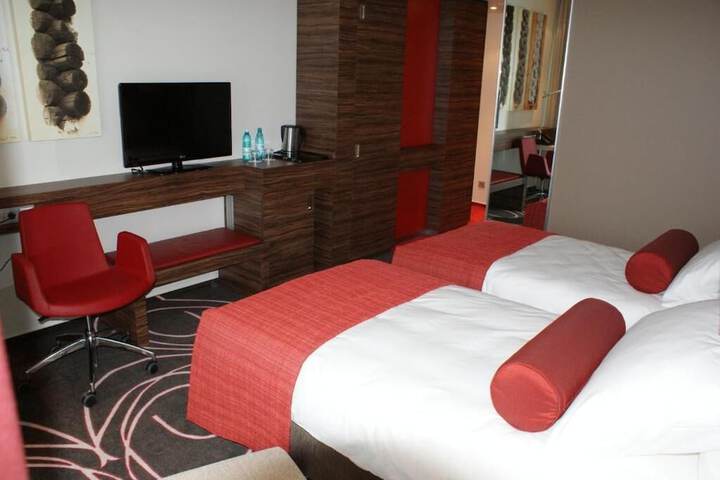 Room 11 of 26