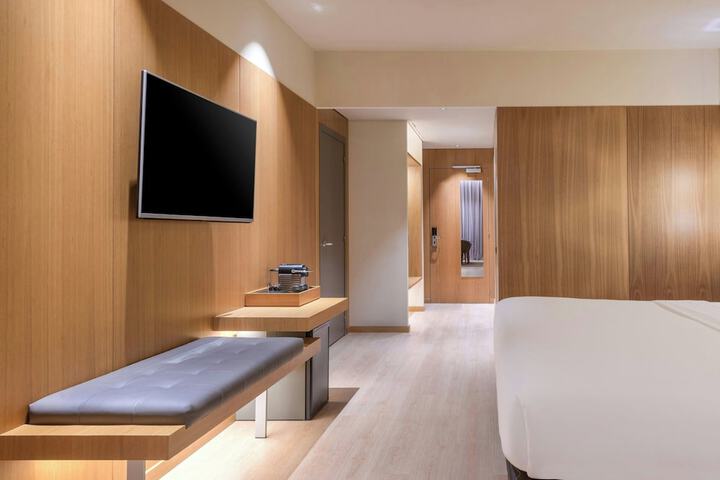 Room 44 of 124