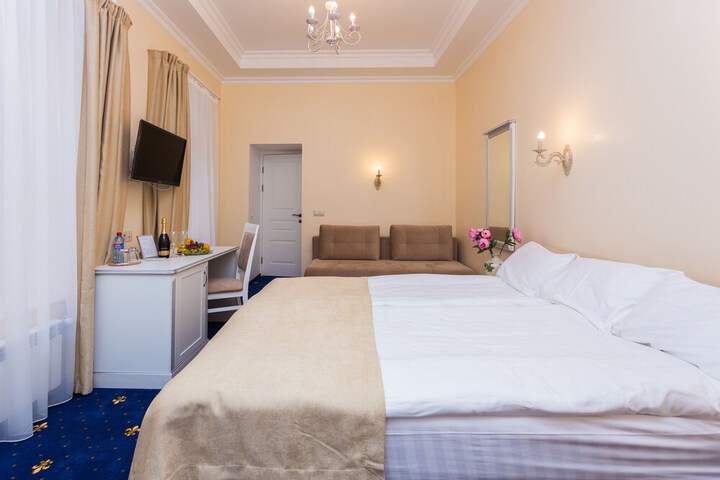 Room 6 of 62
