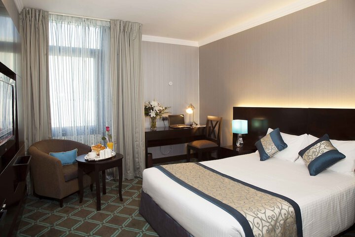 Room 3 of 48