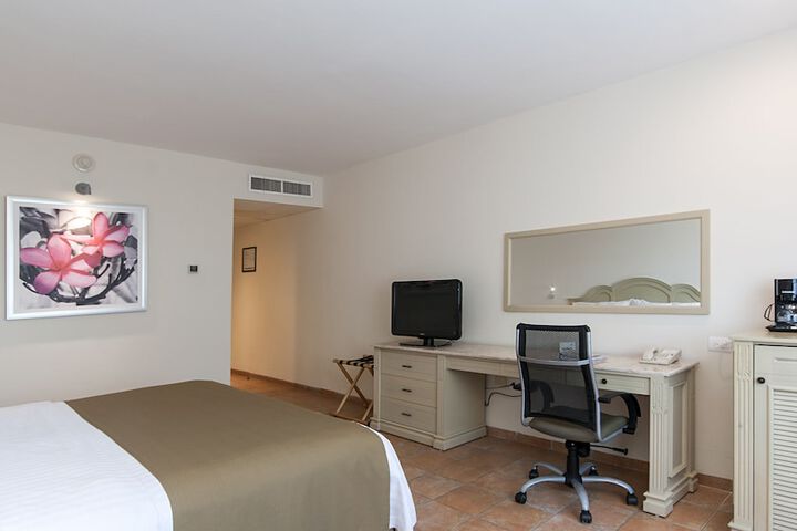 Room 6 of 153