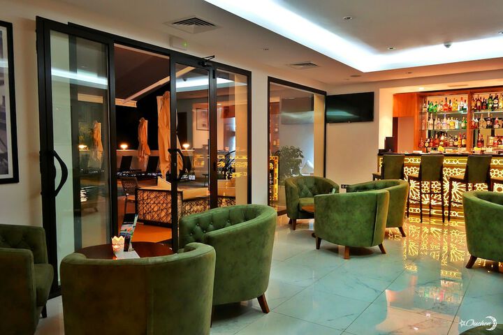 Lounge 41 of 51