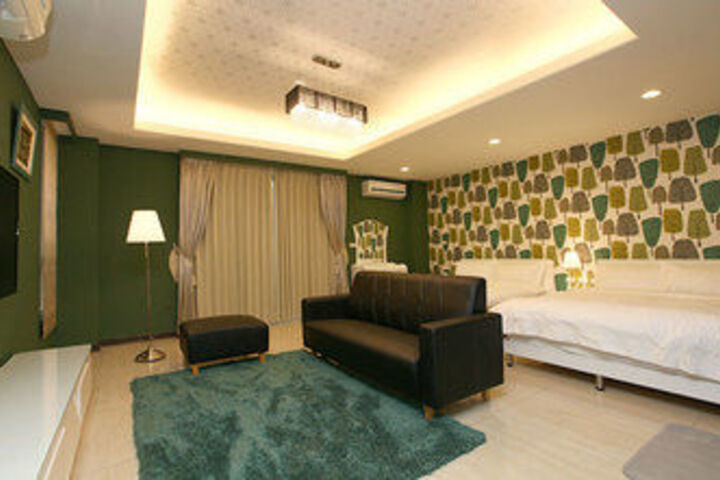 Room 12 of 20