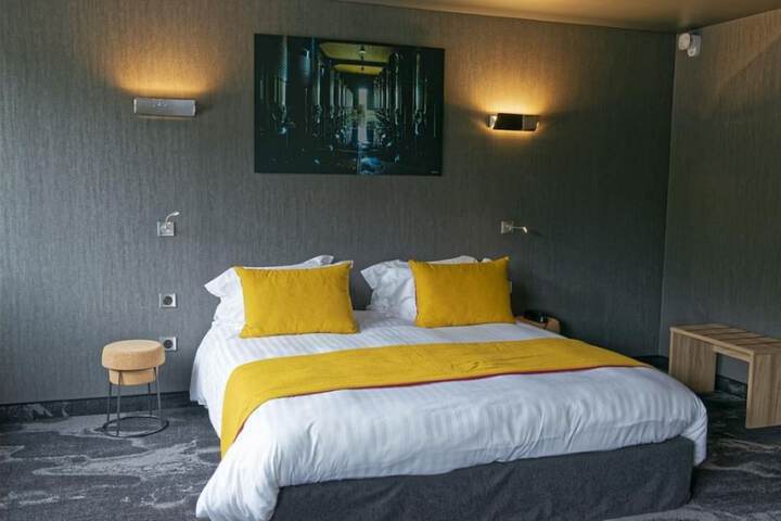 Room 13 of 64