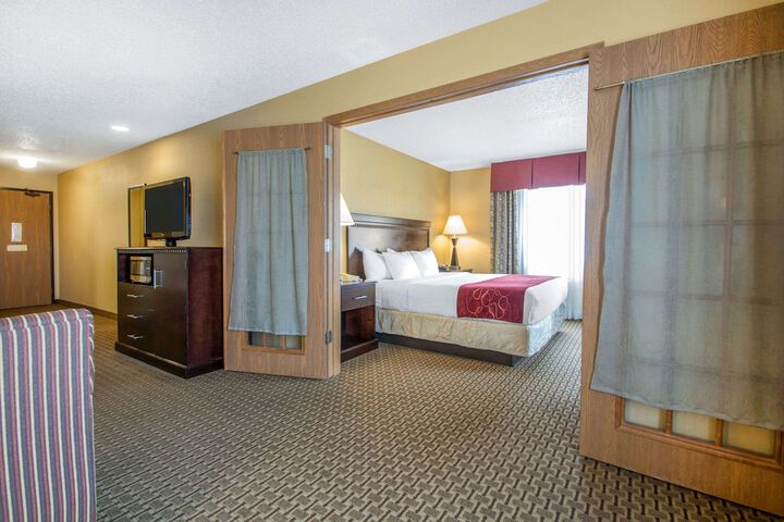 1 King Bed Suite (10 of 37)