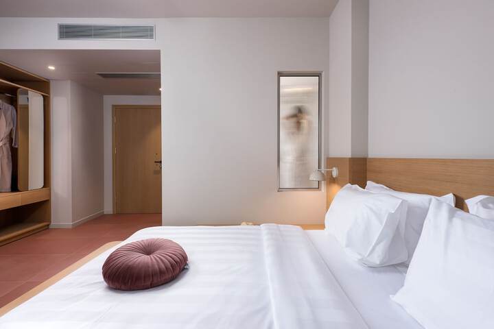 Room 12 of 79