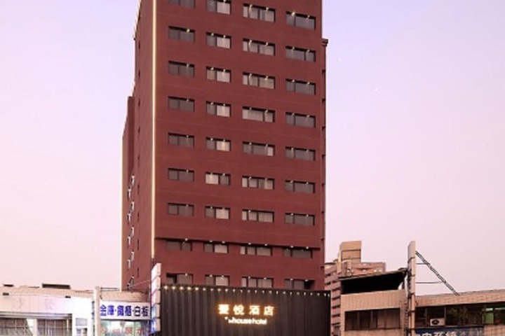 Hotel 103 of 105