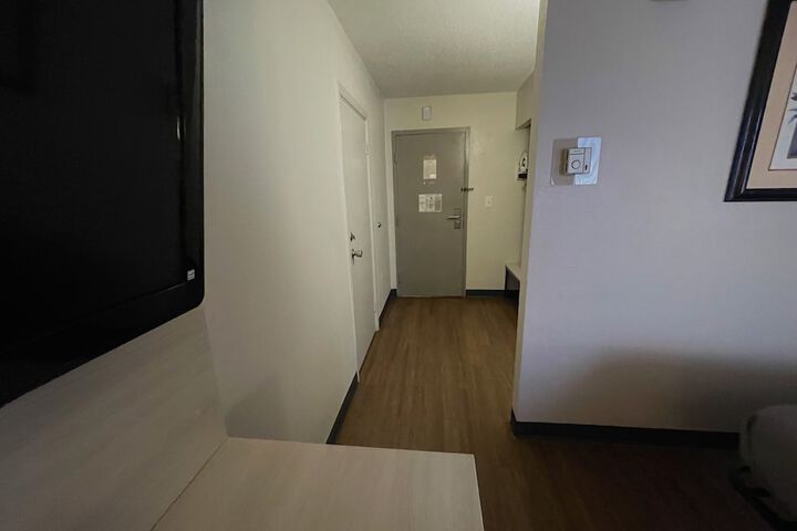 1 King Bed Efficiency (11 of 14)