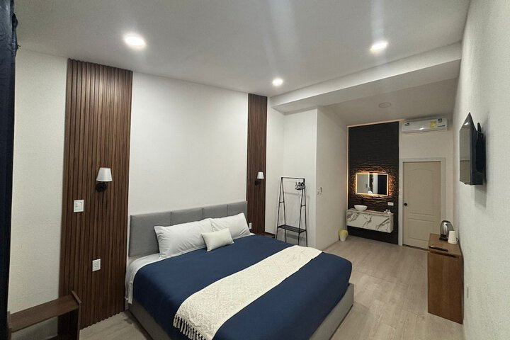 Room 8 of 25