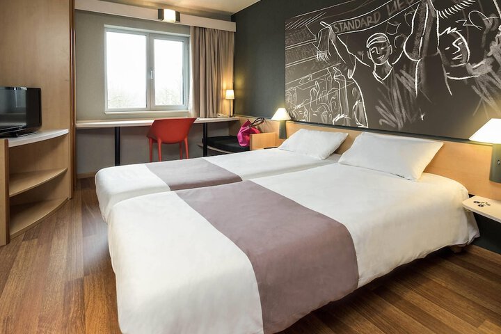 Room 8 of 38