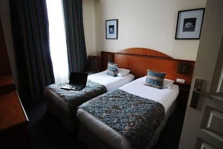 Room 35 of 148