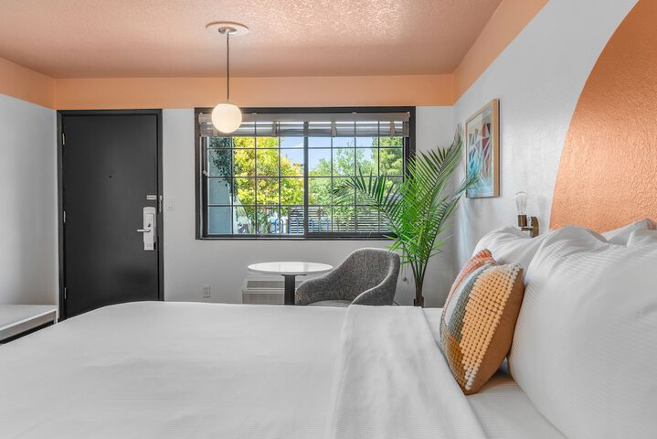 1 King Bed (6 of 11)
