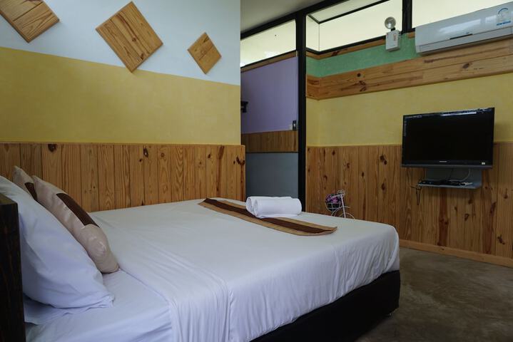 Room 13 of 40