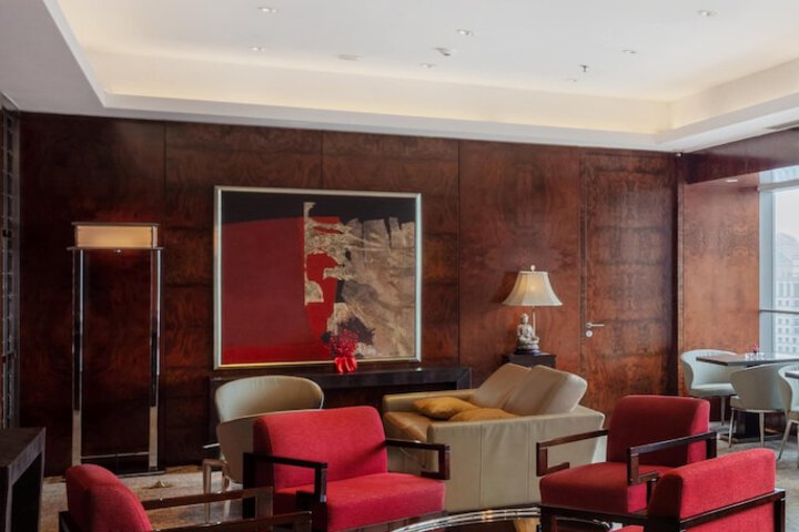 Lounge 52 of 66