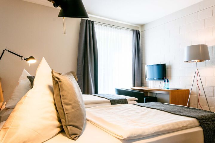 Room 4 of 39