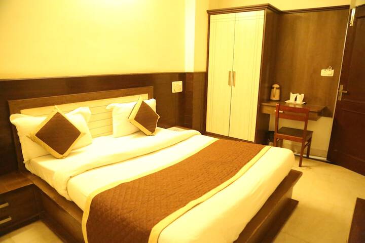 Room 4 of 35