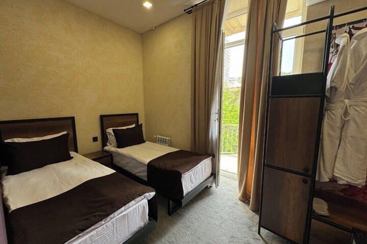 Room 7 of 32