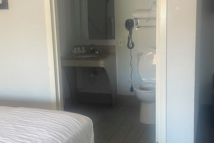 Room 14 of 28