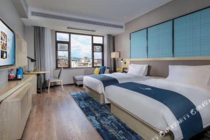 Echarm Hotel (Mile)
