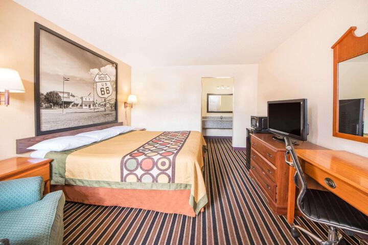 1 King Bed (4 of 6)