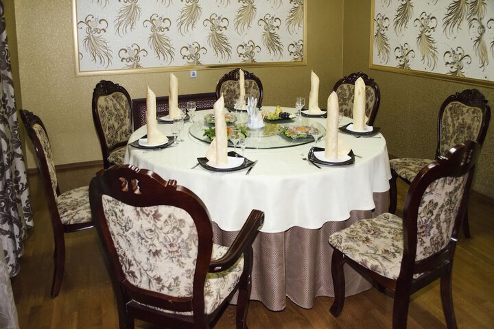 Dining 12 of 19