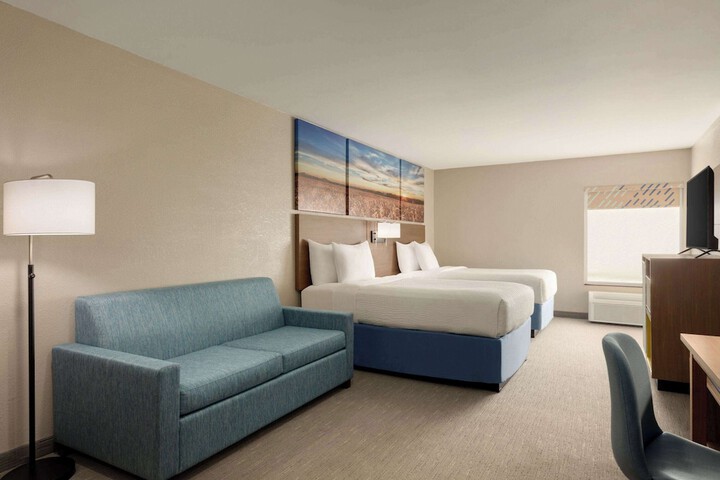1 King Bed (5 of 9)