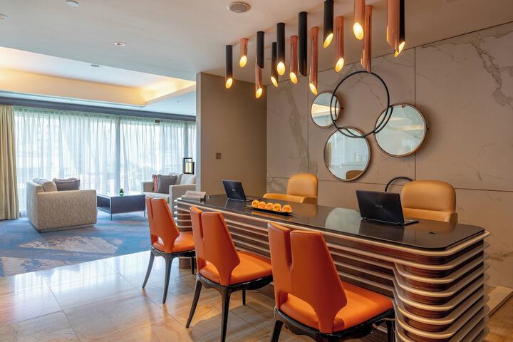 Lounge 114 of 130
