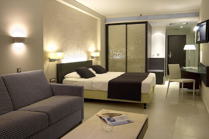 Room 34 of 295