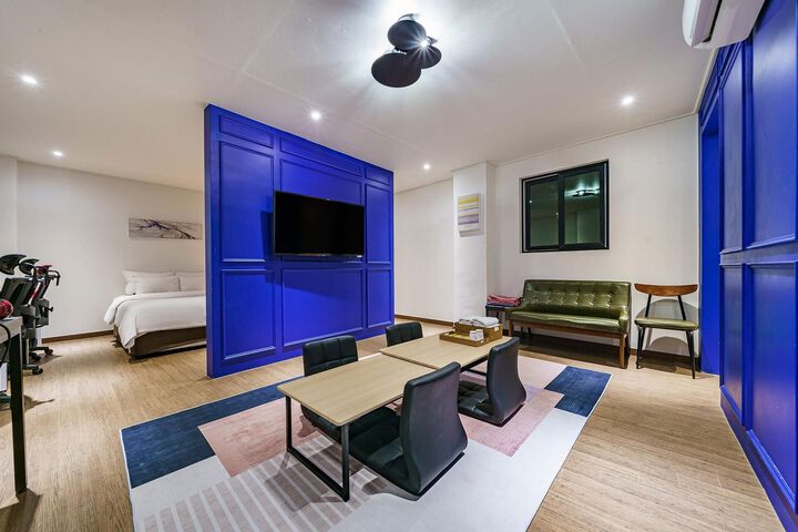 Room 62 of 82