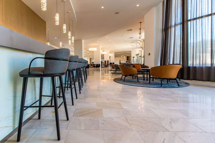 Entrance & Lobby