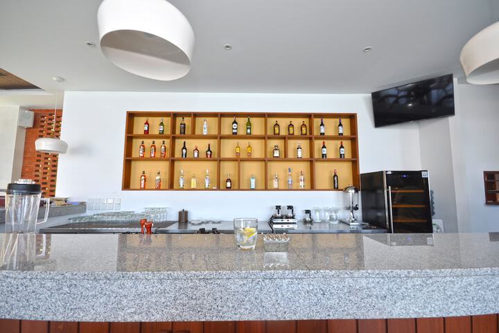 Lounge 93 of 108