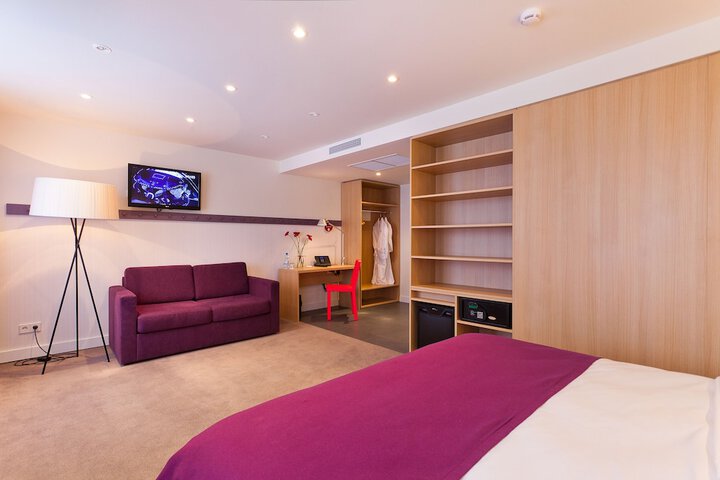 Room 17 of 44