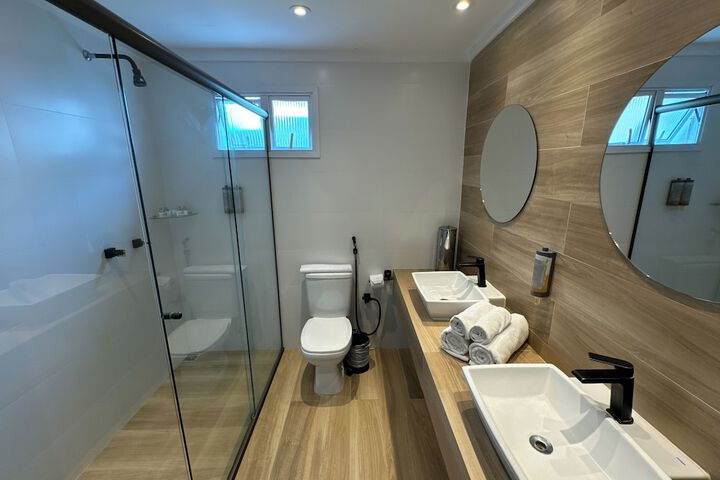 Room 3 of 40