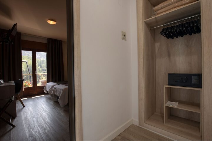 Room 13 of 48