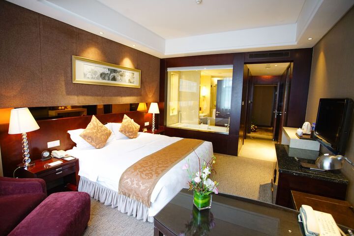 Room 10 of 33