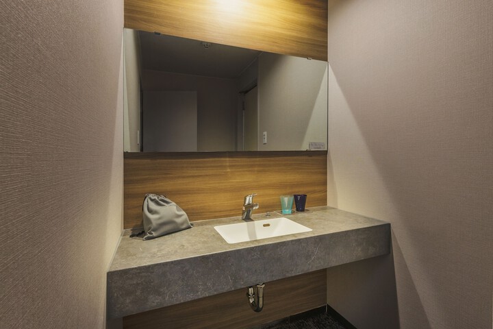 Room 16 of 37