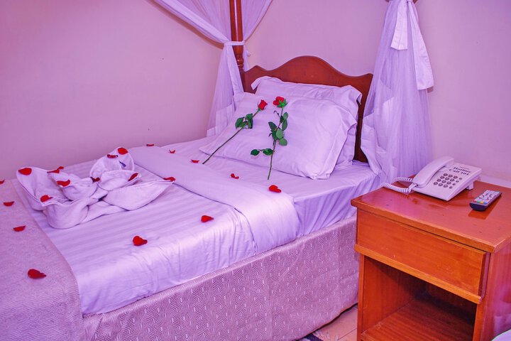 Room 5 of 7