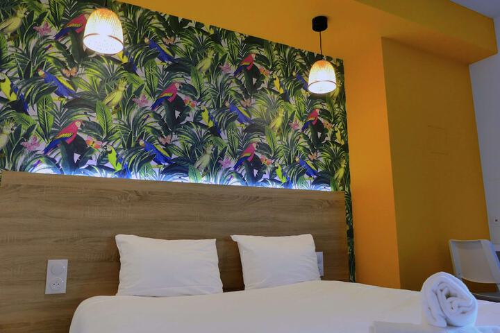 Room 12 of 30