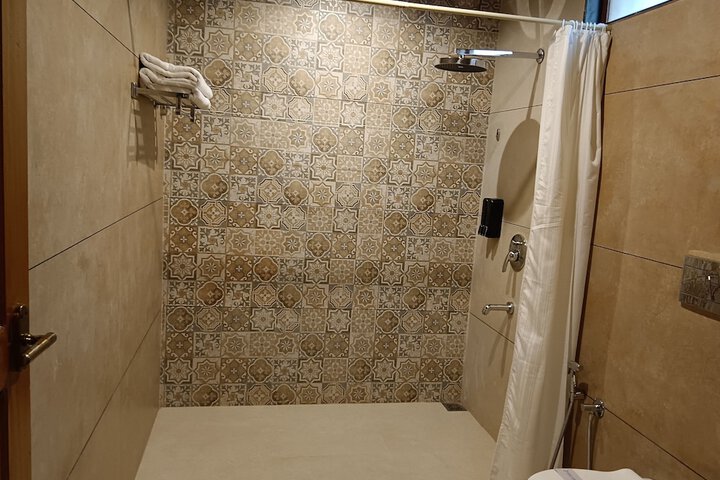 Room 11 of 21