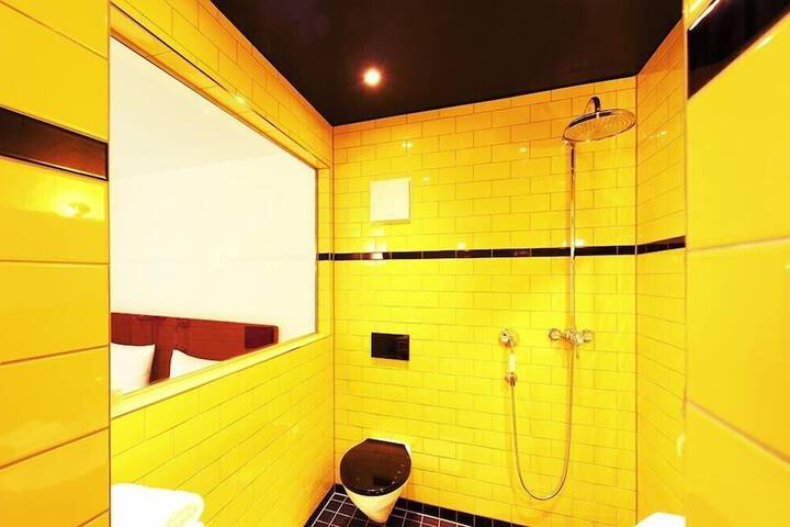 Room 52 of 79