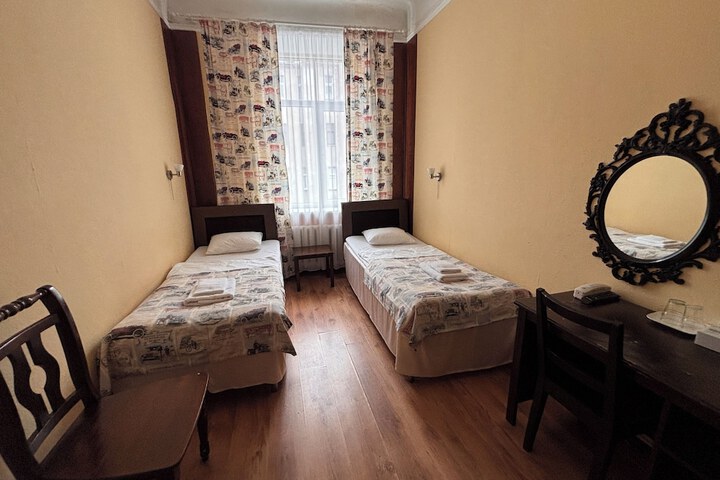 Room 123 of 272