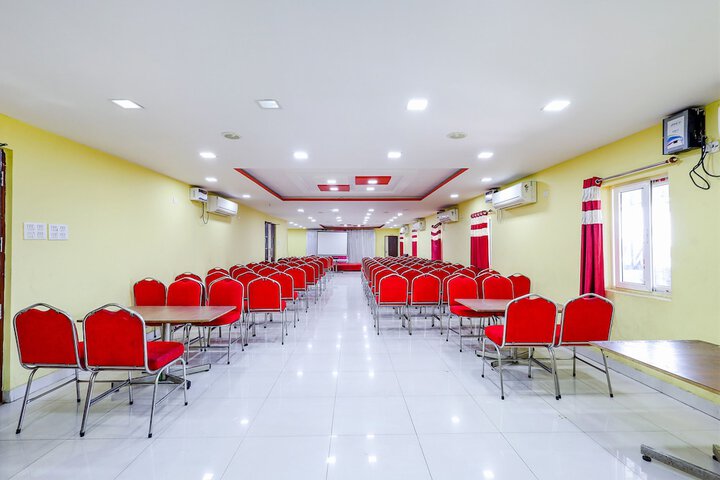 Ballroom/Hall 27 of 35