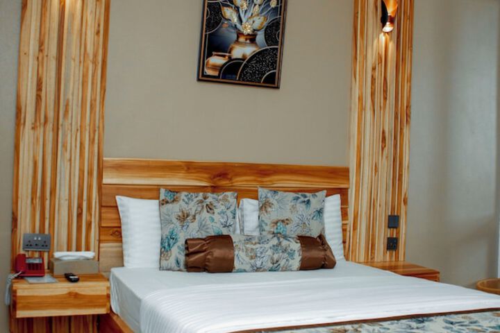Room 6 of 44