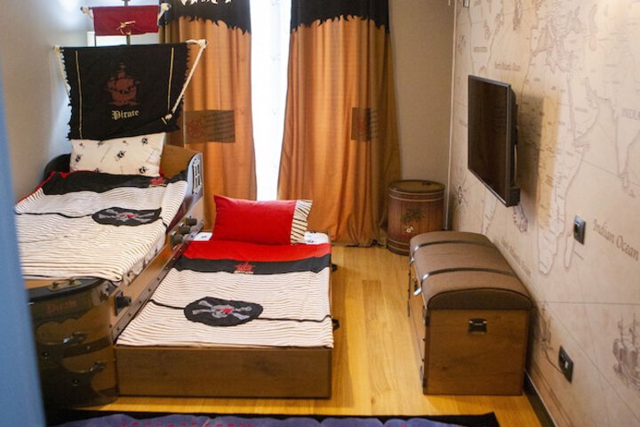 Room 10 of 38