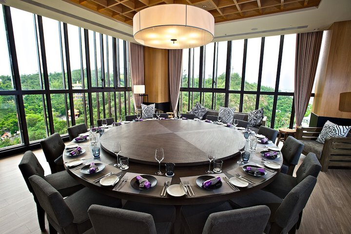 Dining 52 of 97